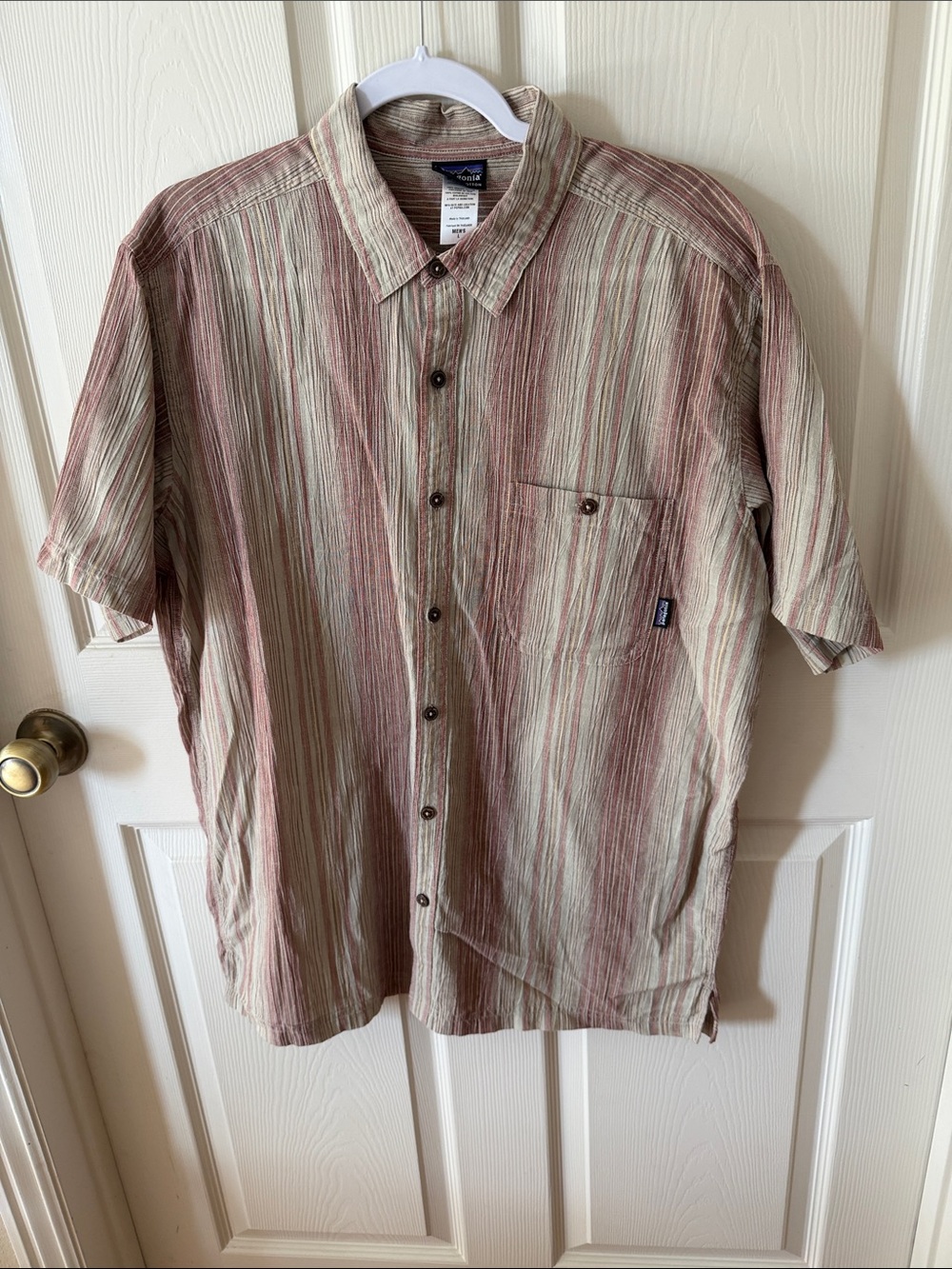 Patagonia Men's Short-Sleeve Shirt in Pink & Cream Stripes Sz L.  Box52